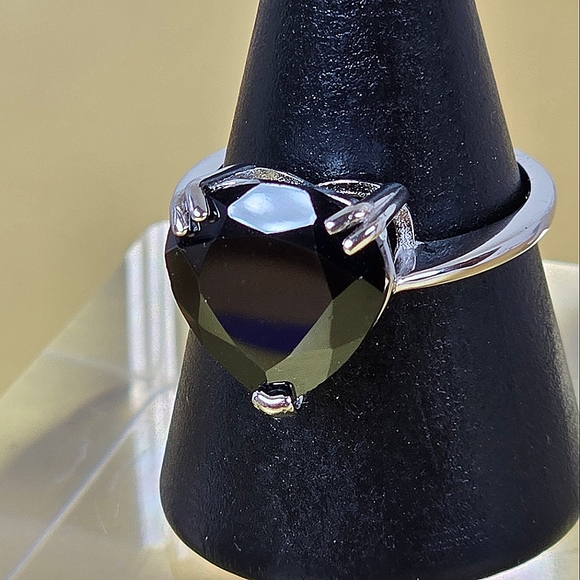 925 Sterling Silver Ring Sz 7.5 with Natural Heart Shape Black Spinel. - Picture 3 of 12